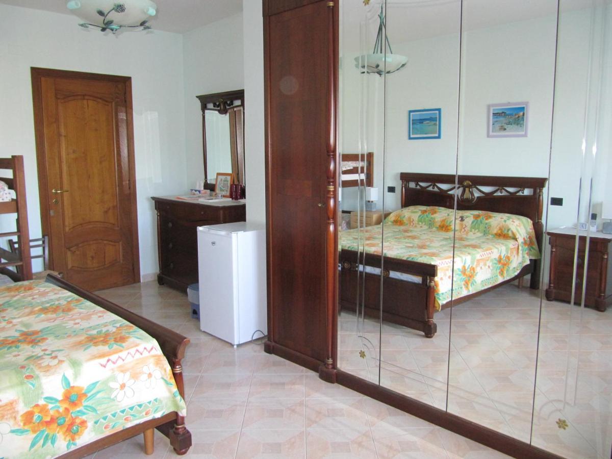 Il Portico Bed & Breakfast Uras Екстериор снимка
