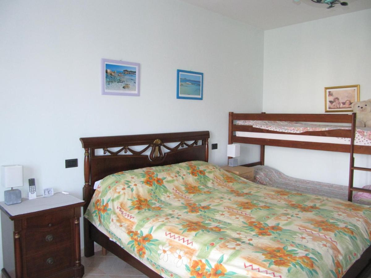 Il Portico Bed & Breakfast Uras Екстериор снимка