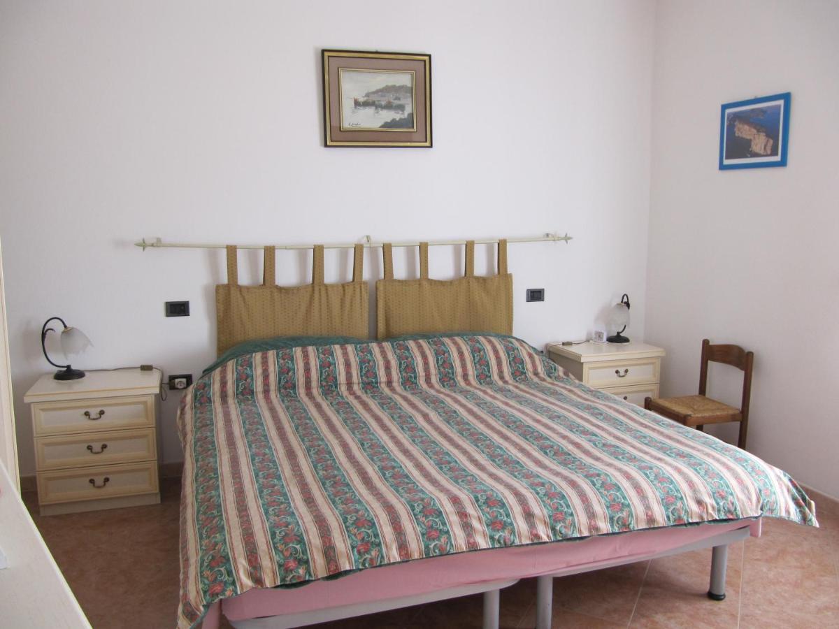 Il Portico Bed & Breakfast Uras Екстериор снимка