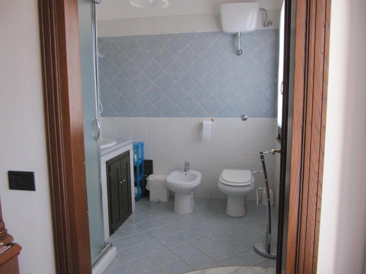 Il Portico Bed & Breakfast Uras Екстериор снимка