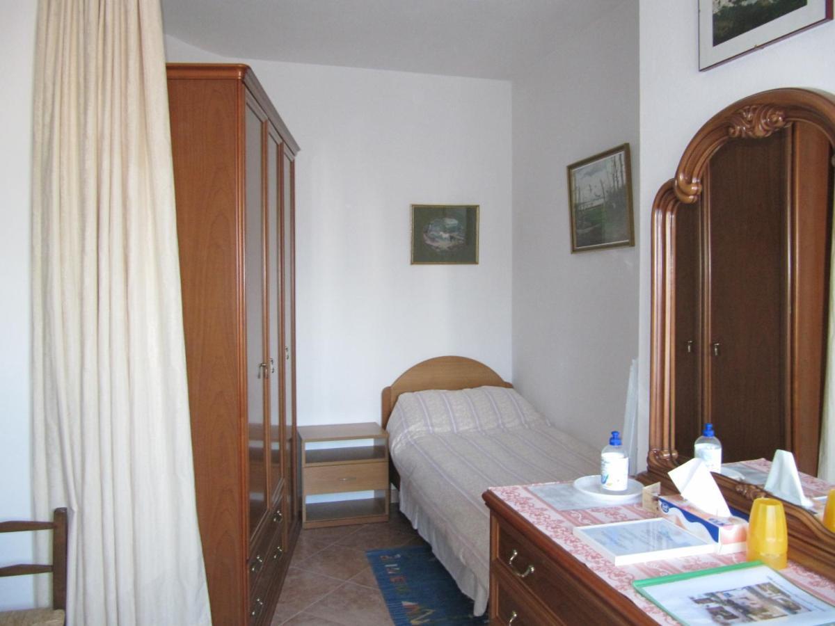 Il Portico Bed & Breakfast Uras Екстериор снимка