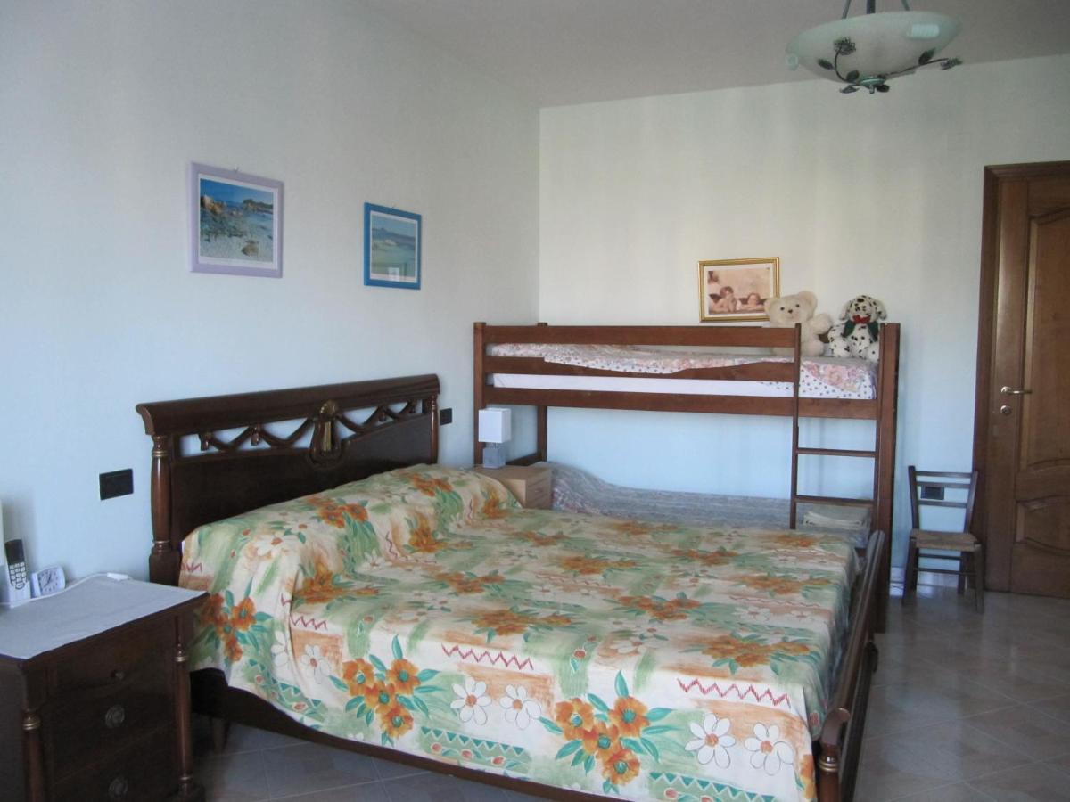 Il Portico Bed & Breakfast Uras Екстериор снимка