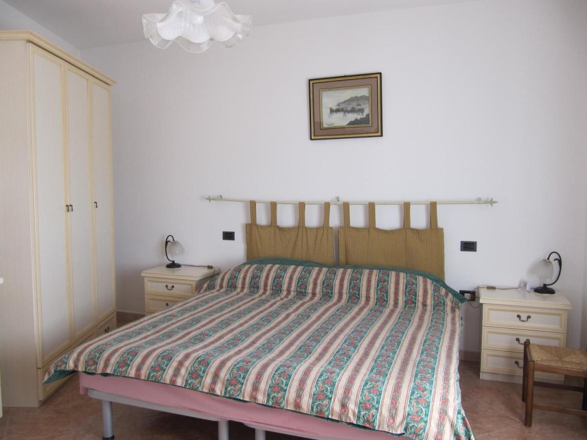 Il Portico Bed & Breakfast Uras Екстериор снимка