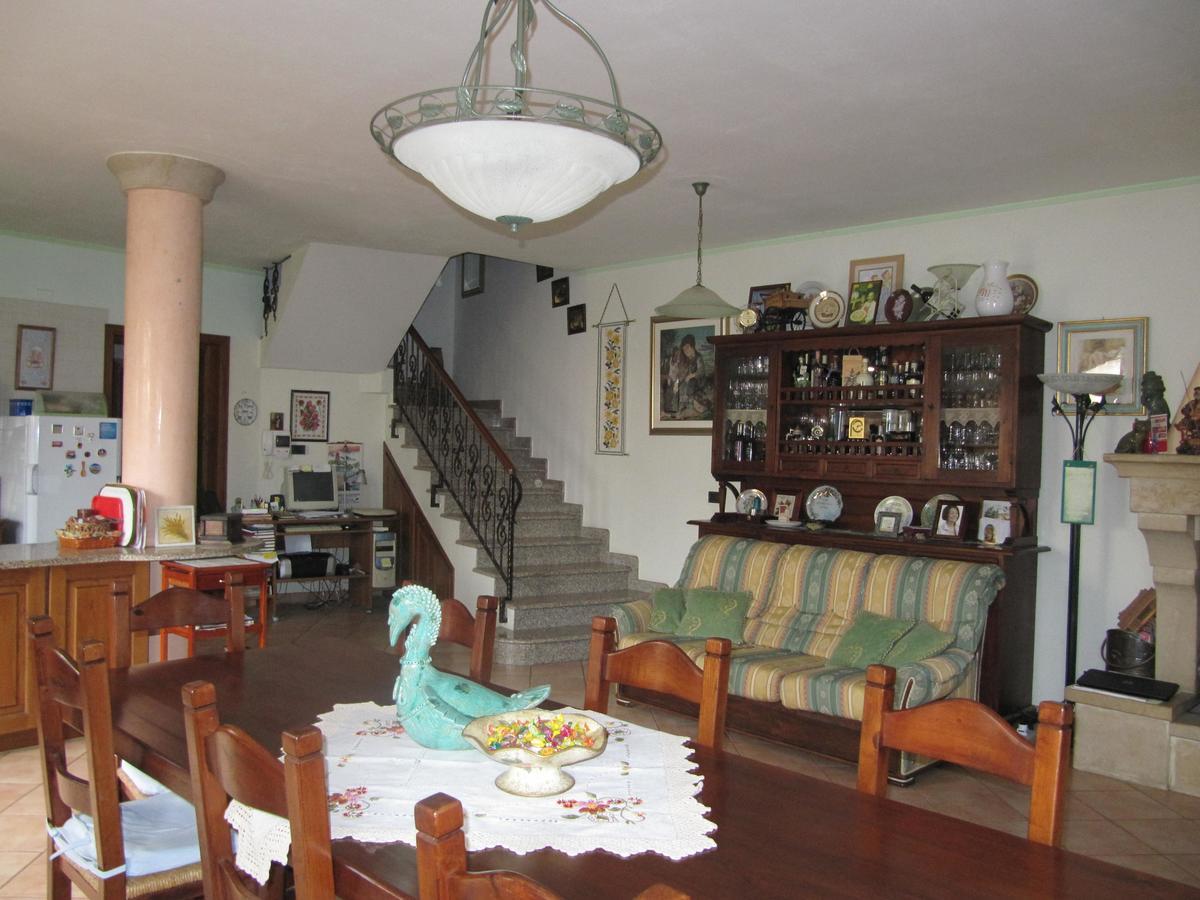 Il Portico Bed & Breakfast Uras Екстериор снимка