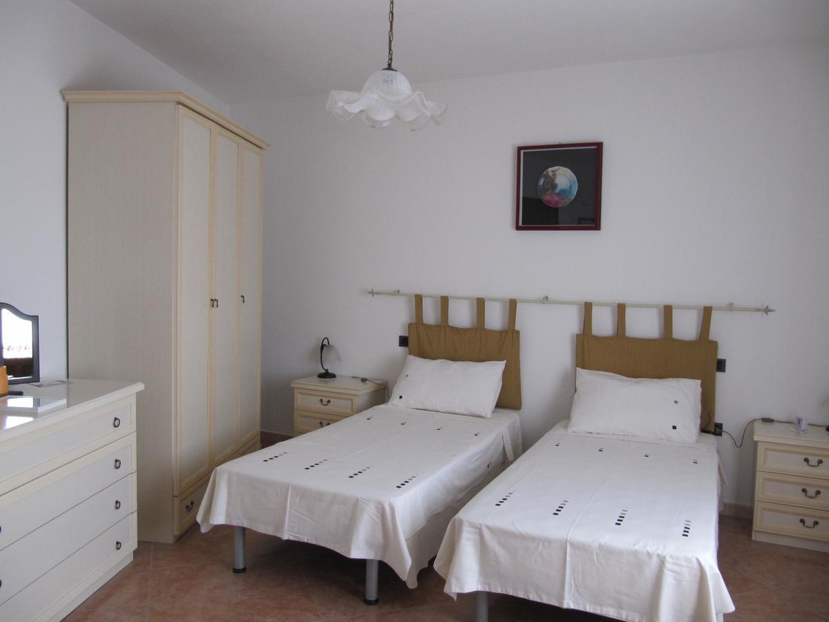 Il Portico Bed & Breakfast Uras Екстериор снимка