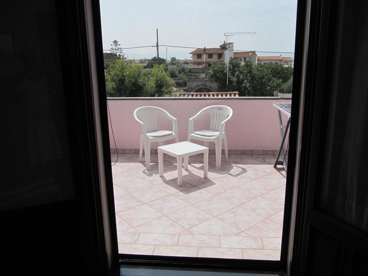 Il Portico Bed & Breakfast Uras Екстериор снимка